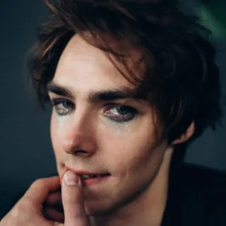 🤭 3fb955b5 男, ポートレート, メイク, グリッター, 手, 指 telegram sticker