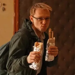 🌯 c8fc317a 食べ物, シャワルマ, 食事, 男, ブロンド, サンドイッチ telegram sticker