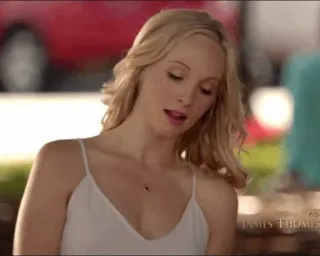 🦋 f1ed3ab9 JAMES THOMAS PRES mujer, rubia, collar, tirantes finos telegram sticker