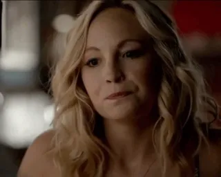 🦋 f38dfcfe Caroline Forbes The Vampire Diaries mujer, rubia, retrato, vampiro, sonrisa, personaje telegram sticker