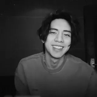 💫 d22f8c87 đàn ông, nụ cười, chân dung, đen trắng telegram sticker