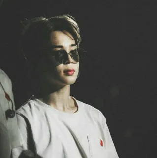 🔖 5b02aa4a Homem, Óculos de sol, Camiseta, Retrato, Pessoa, Kpop, Ídolo, BTS, Jimin telegram sticker