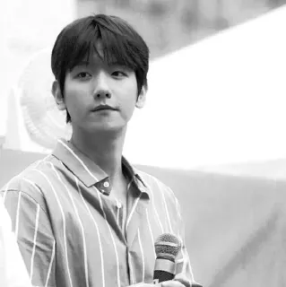 🕊 92ec0ce7 persoon, microfoon, koreaans, zanger, beroemdheid, portret whatsapp sticker