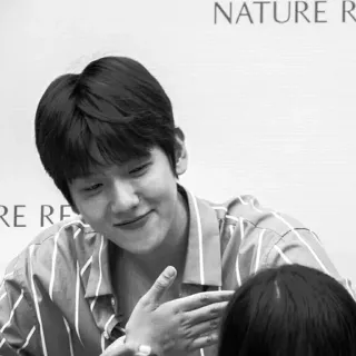 🕊 a50c0119 NATURE RE man, Koreaans, beroemdheid, glimlach, zwart-wit, Nature Republic whatsapp sticker