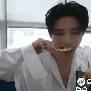 🕷 97aaed2c TALKER persona, cepillándose los dientes, hombre, kpop whatsapp sticker