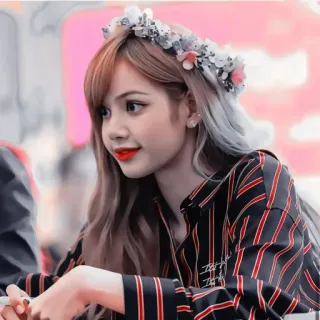 💜 916cb2e3 Lisa wanita, potret, selebriti, kpop, penyanyi, mahkota bunga telegram sticker