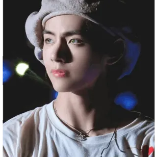 ⁉ 30bb1177 V V, BTS, K-pop, piosenkarz, beret, muzyka telegram sticker