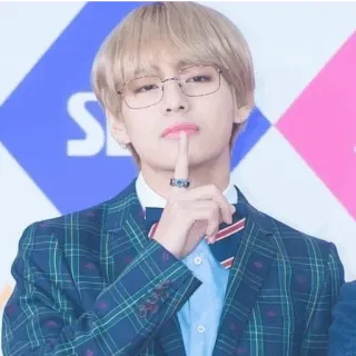 🤫 f1d5f682 mężczyzna, okulary, palec, poza, celebryta telegram sticker