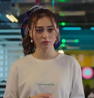 🤎 279efa1d COMMON RETRO woman, fashion, retro, t-shirt, portrait telegram sticker