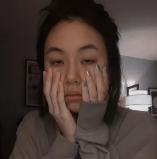 🥡 82284b7f retrato, mujer, cansada, expresión facial, interior, persona telegram sticker