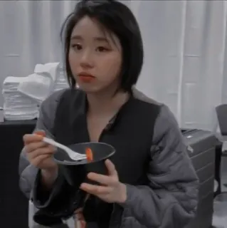 🥡 bcee7a85 persona, comiendo, tazón, comida, interior telegram sticker