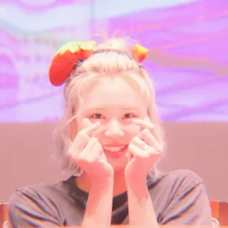 🌊 b790ae33 mujer, corazón con los dedos, asiática, sonriendo, linda, kawaii telegram sticker