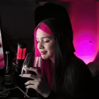 🍸 3163c7b9 여자, 와인, 음료, 실내, 인물 사진, 알코올 telegram sticker