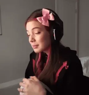 🤨 b513e2d7 telegram sticker