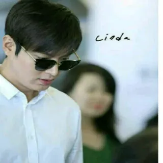 😯 4e598f2d Cinda 男人, 太阳镜, 肖像, 名人 telegram sticker