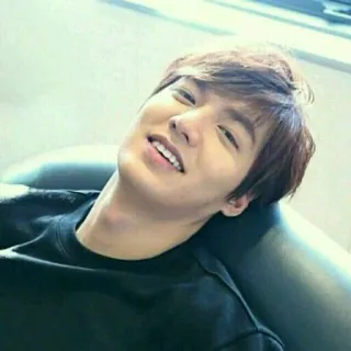 😃 9e5b8fc6 Lee Min-ho 演员, 韩国, 肖像, 名人, 男人, 微笑 telegram sticker