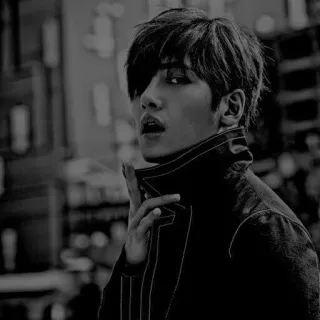 🥀 275bc902 남자, 인물사진, 흑백, 스트릿 스타일, 패션, 도시, 모델, 흡연자 telegram sticker