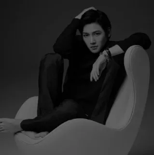 🥀 adcd0b53 남자, 앉아있는, 의자, 인물 사진, 흑백, 단색 telegram sticker