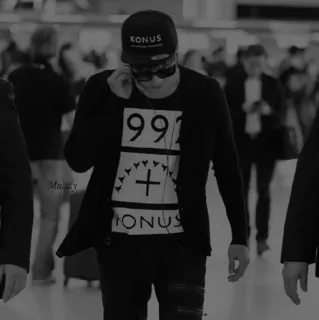 🥀 b02c4c5e KONUS
KONUS 사람, 패션, 공항, 선글라스 telegram sticker