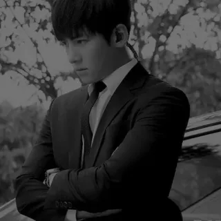 🥀 fb0eb8c9 남자, 정장, 정장, 흑백, 인물 telegram sticker