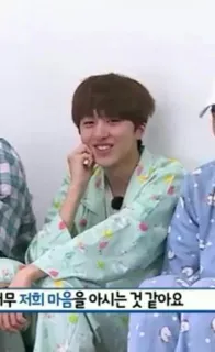 🀄️ 9eaf0a95 너무 저희 마음을 아시는 것 같아요 coreano, pigiama, sorriso, persona whatsapp sticker