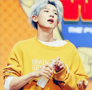 🔝 5359b8fc BRAIN GENIUS orang, pria, k-pop, idola, penyanyi, selebriti, asia, sweter kuning telegram sticker