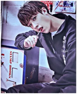 🎈 d399af52 YOUNG IMAGES ritratto, teenager, giovane, modella, lecca-lecca whatsapp sticker