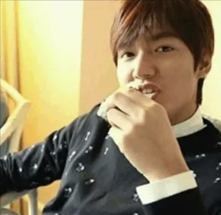 😋 d4e71444 мужчина, еда, перекус, пища, человек, обычный, в помещении, обед whatsapp sticker