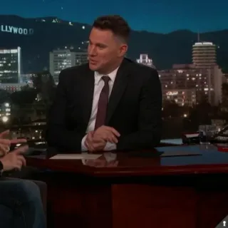 🍂 db68c2dc mężczyzna, garnitur, talk show, telewizja, Hollywood telegram sticker