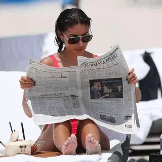 🐞 0bc90163 BUSINESS & FINANCE 女人, 报纸, 阅读, 海滩, 太阳镜, 商业, 金融 telegram sticker