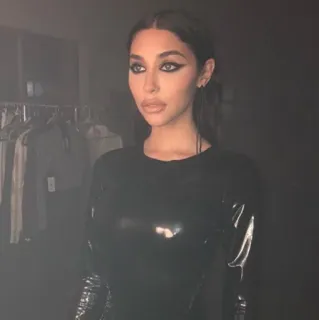 🐞 1e65d051 女人, 肖像, 美丽, 化妆, 时尚, 模特, 黑色连衣裙 telegram sticker