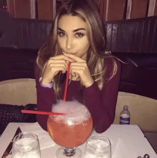 🐞 202febab 女人, 鸡尾酒, 饮料, 餐厅, 肖像 telegram sticker