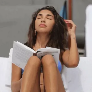 🐞 51851374 女人, 阅读, 书, 放松, 休闲, 日光浴 telegram sticker