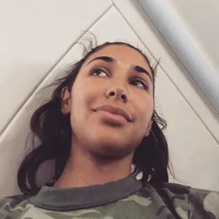 🐞 9acc70d7 女人, 人, 脸, 肖像, 黑发, 迷彩, 自拍 telegram sticker