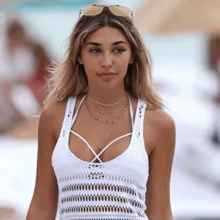 🐞 c3bd41b7 女人, 海滩, 太阳镜, 珠宝, 白色上衣, 夏天 telegram sticker