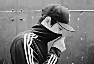 🥀 a67671ad человек, спортивный костюм, черно-белое, кроссовки, кепка whatsapp sticker