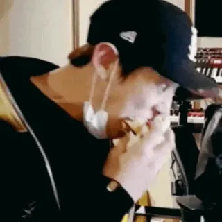 😳 903ae05b essen, essen, burger, person telegram sticker