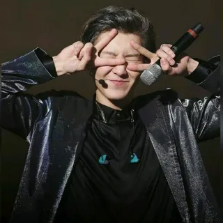 😏 951cb58e мужчина, певец, микрофон, k-pop, знак мира telegram sticker