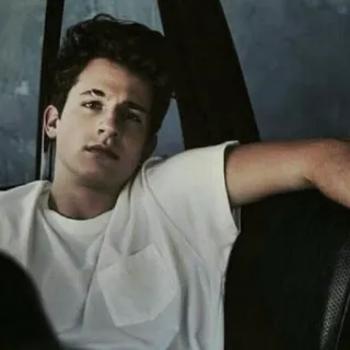 ✨ 19b11609 Charlie Puth cantante, músico, celebridad, hombre telegram sticker