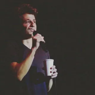 ✨ 416d5f8b Charlie Puth cantante, música, micrófono, artista, celebridad, artista, entretenimiento telegram sticker