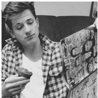 ✨ 7e02eca2 Charlie Puth músico, cantante, celebridad, blanco y negro, revista, leyendo telegram sticker