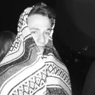 ✨ e9f3d22d persona, manta, retrato, interior, joven, juventud telegram sticker