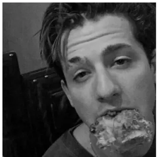 ✨ fcc90f90 Charlie Puth músico, cantante, celebridad, blanco y negro, comiendo telegram sticker
