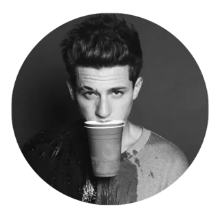 🍸 3f5f3e36 Charlie Puth nhạc sĩ, ca sĩ, chân dung, cốc đỏ, trắng đen telegram sticker