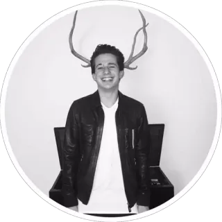 😂 a446690b Charlie Puth Charlie Puth, nhạc sĩ, ca sĩ, chân dung, trắng đen, gạc hươu telegram sticker
