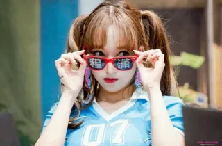 🌈 f5034ed3 程澎 wanita, kacamata hitam, potret, gadis, asia, kpop telegram sticker