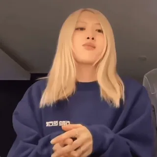 🍪 068033be portrait, woman, blonde hair, casual, indoors, person whatsapp sticker