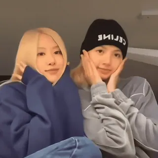 🍪 38025c73 CELINE people, women, kpop, friends, hat, celine whatsapp sticker