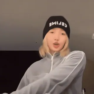 🍪 533b4c57 woman, hat, jacket, indoor, person, blonde hair whatsapp sticker