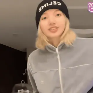 🍪 973e75ac Lisa CELINE woman, hat, jacket, kpop, singer, celebrity, lisa, blackpink whatsapp sticker